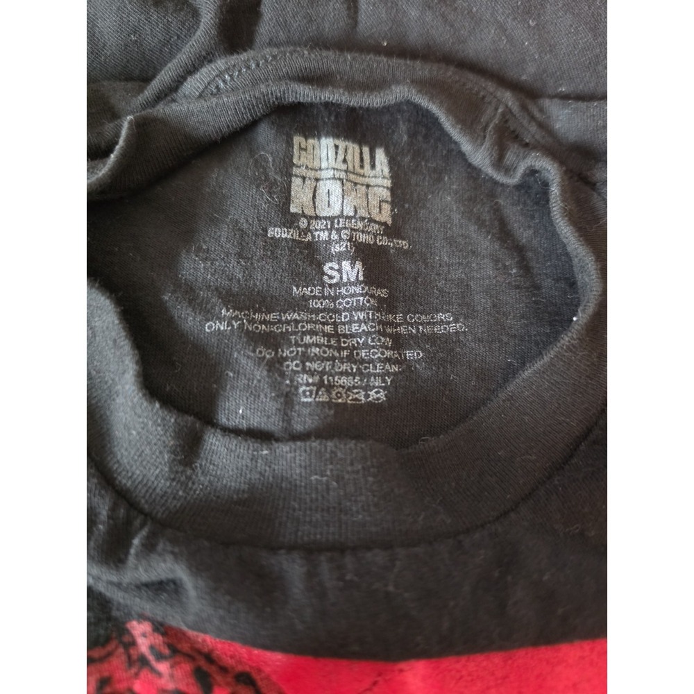Godzilla VS Kong Graphic T Shirt Monster Movie Youth Size SM - Picture 3 of 3